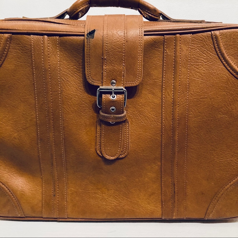 SOLD. Set of 2 Vintage 70s Tan Faux Leather Suitcases - Picture 4 of 13